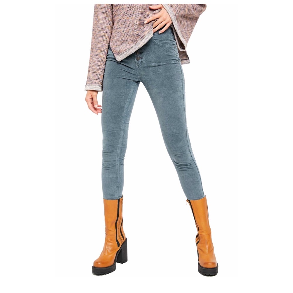 NWT Free People Sunchaser Corduroy Skinny Pants!🖤
